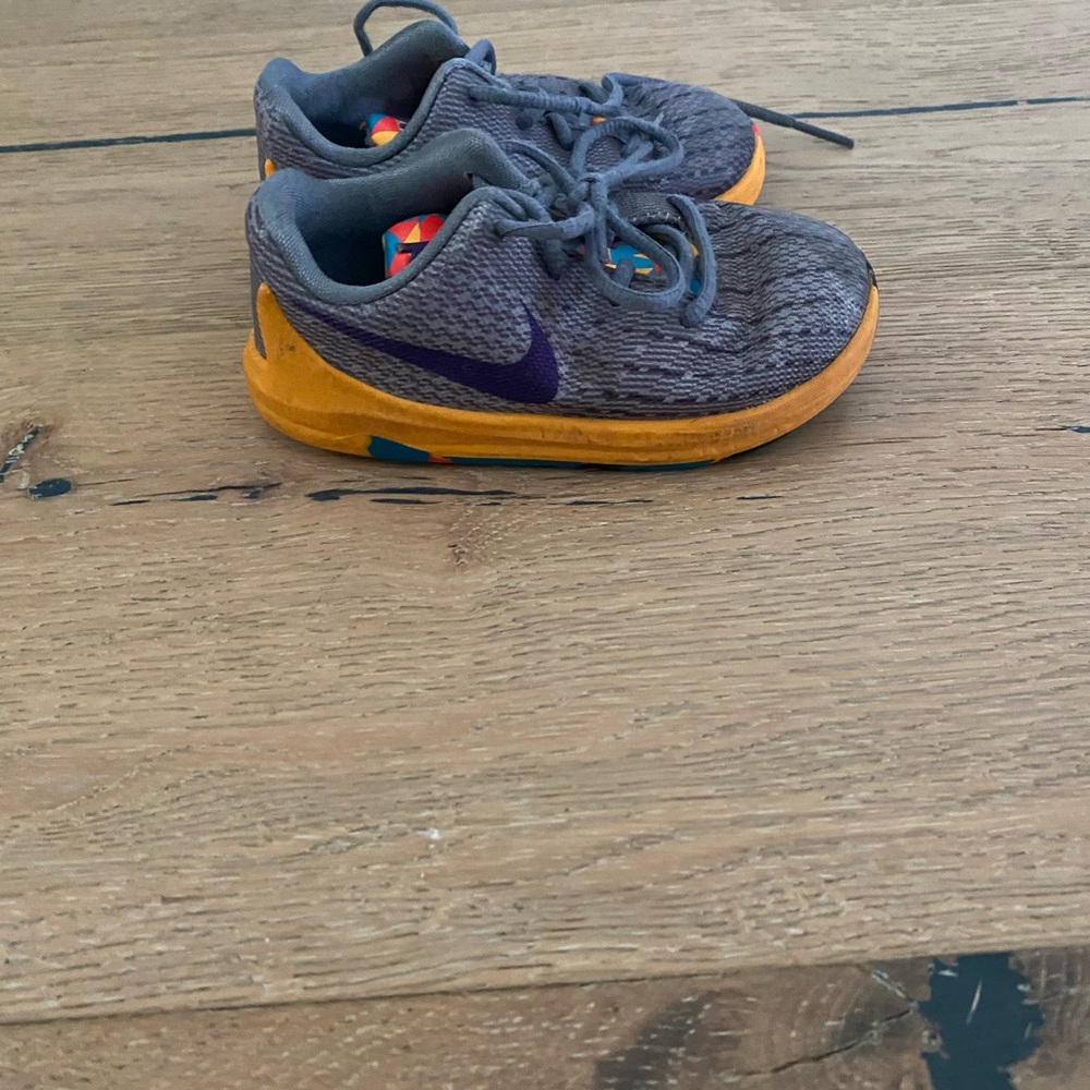 Nike Gray and yellow/Orange Sneakers Athletic Design